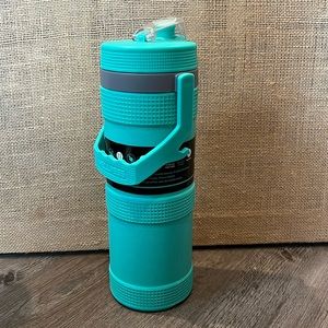 💫NEW Wellness Foam Insulated Water Bottle with Carry Handle and Hook
 32oz